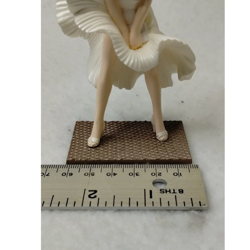 Hallmark Keepsake Ornament Marilyn Monroe Collector's Series‎ 1998 Blonde